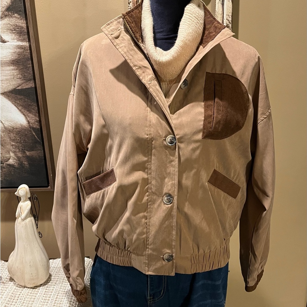 Brown bomber jacket NWOT (sweater no included)
